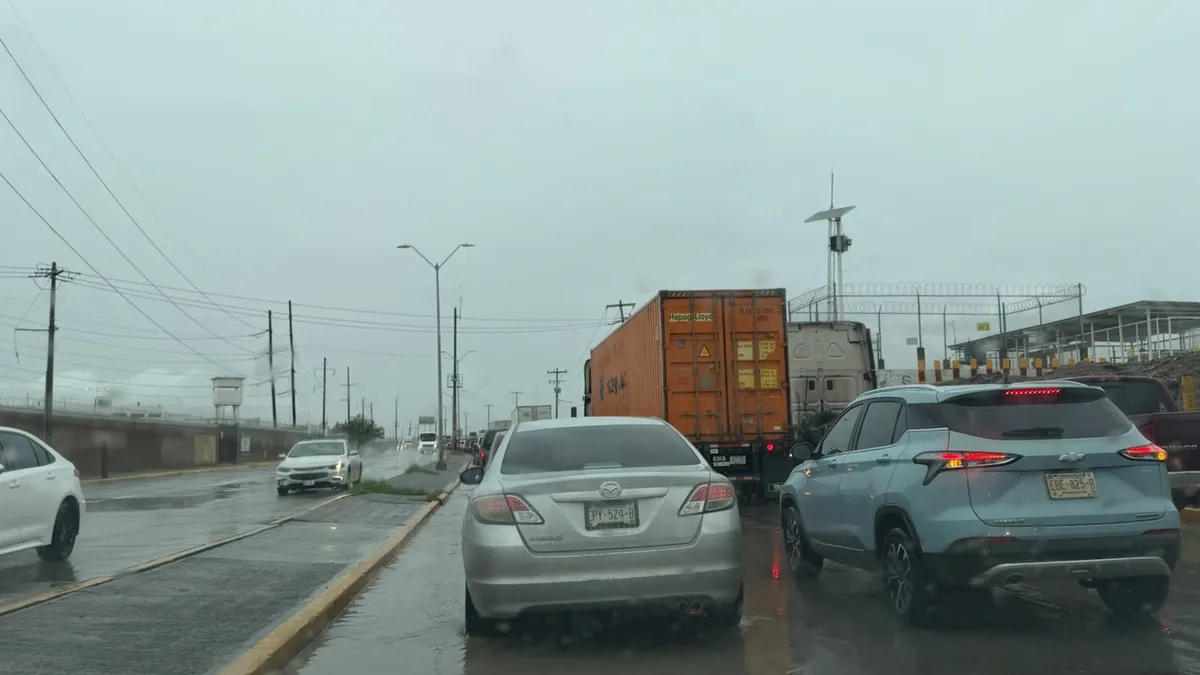 Despliega Protección Civil motobombas para retirar agua en calles principales