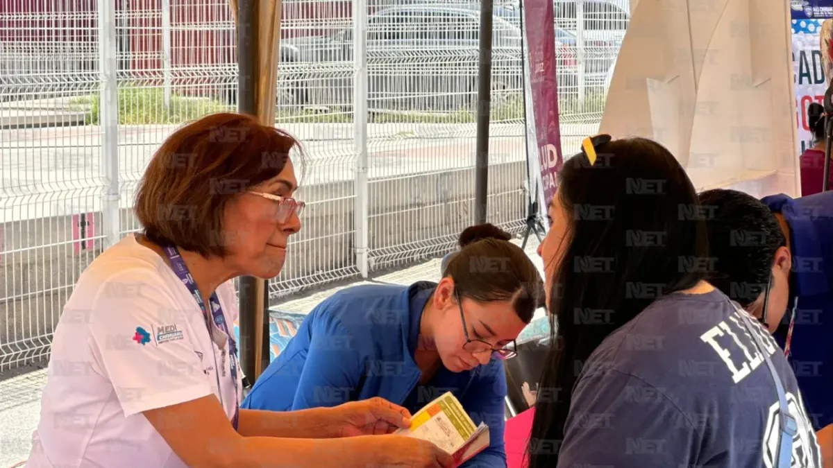 Reciben mujeres atención médica y trámites en feria del Cejum