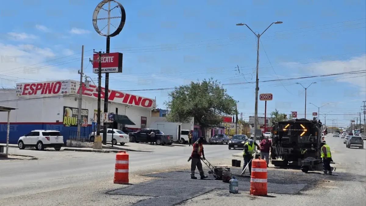 Atiende Municipio zona dañada por baches en avenida de los Aztecas