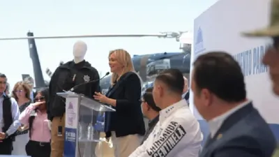 Entrega Maru Campos 50 mil piezas de uniformes y equipo a Policía del Estado