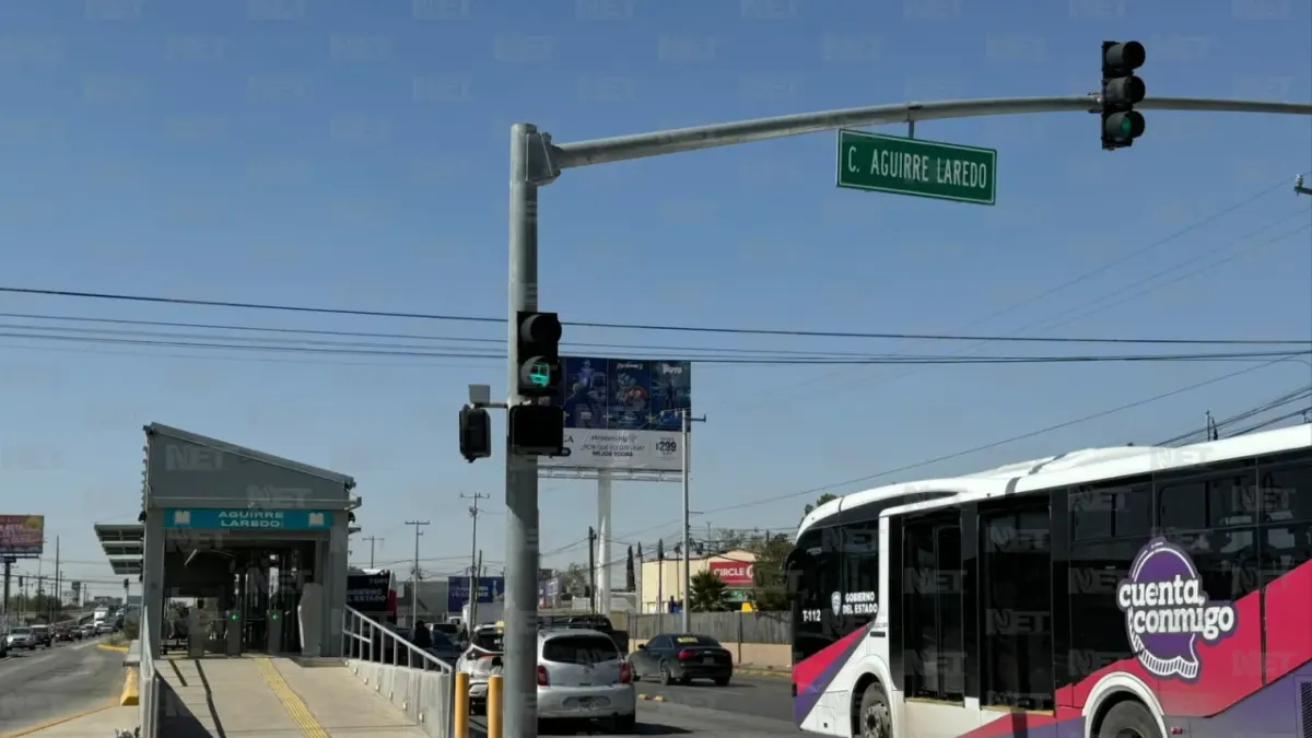 Chocan Juárez Bus y dos vehículos en la Tecnológico