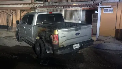 Le prenden fuego a su camioneta durante la madrugada en la colonia San Antonio