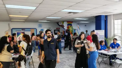 Realiza ACNUR feria de servicios para migrantes en Parque Central
