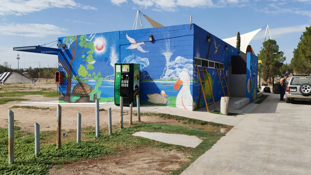 Plasma artista Jhony Ríos mural de la identidad fronteriza en el Parque Central