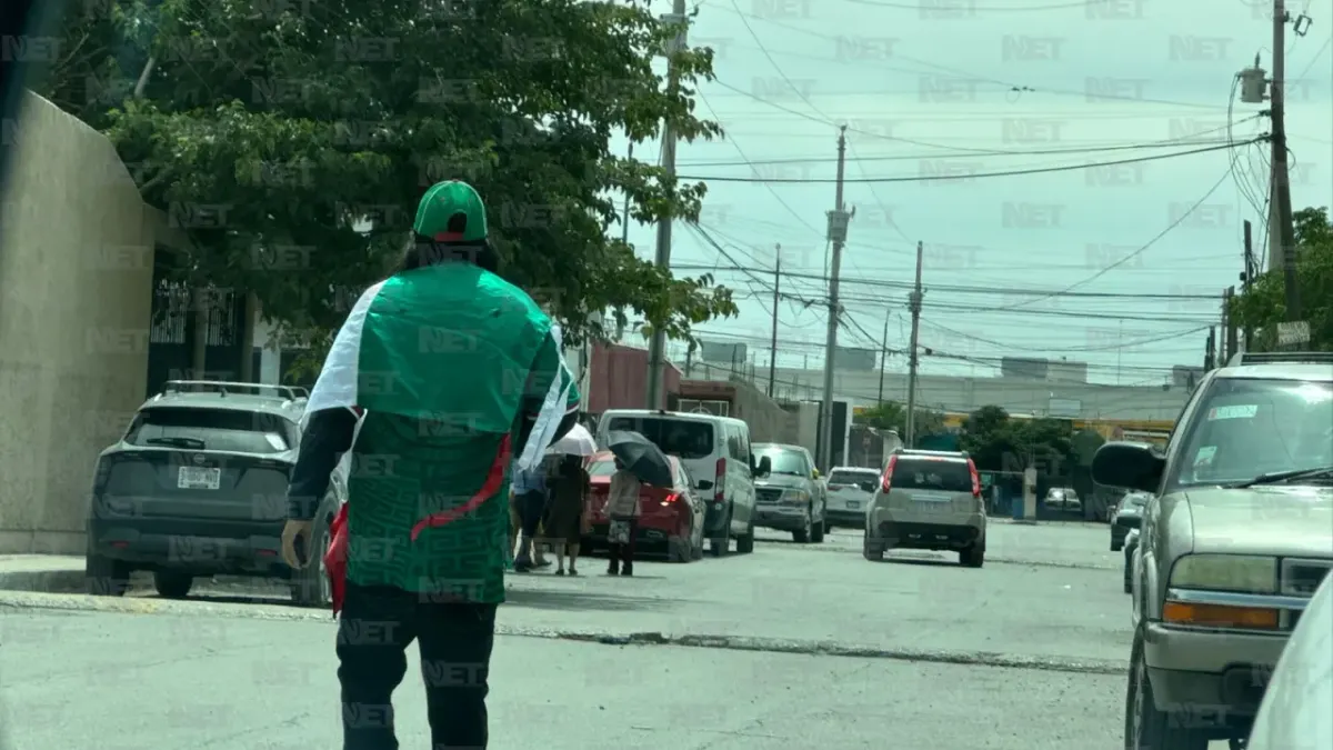 Compran aficionados jerseys y botanas antes del debut de México en el Mundial