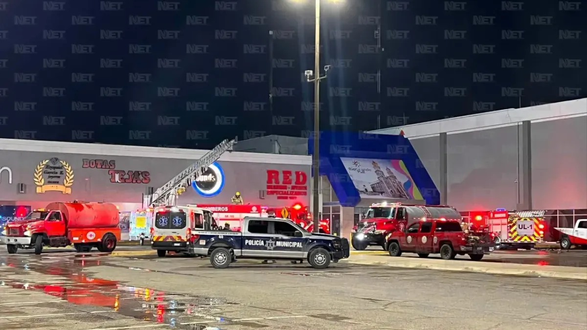 Se registra incendio en Río Grande Mall durante la madrugada; permanece cerrado