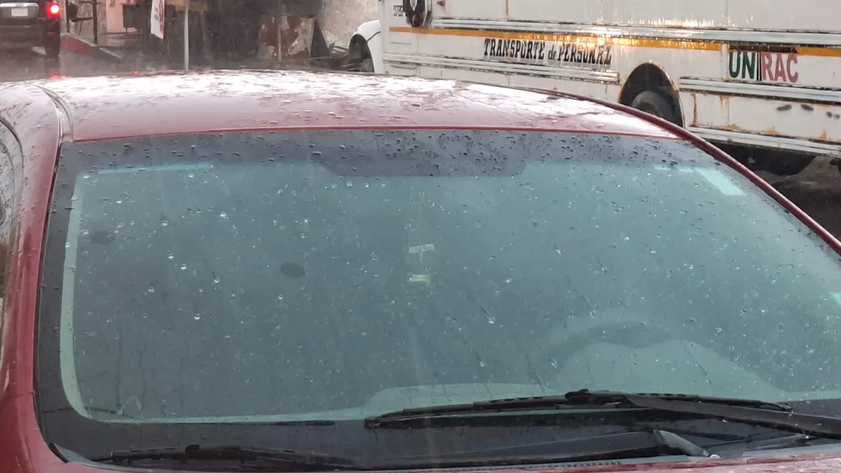 Sorprende lluvia con granizo en zona norponiente de Juárez