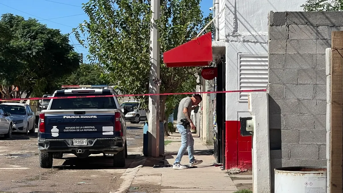 Hombre con heridas de arma blanca busca ayuda en tienda de Juárez