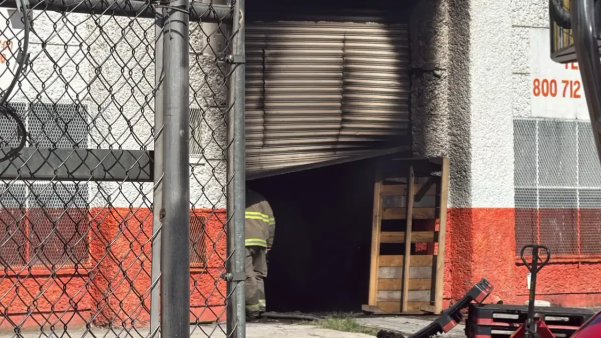 Consume incendio 6 bodegas en la colonia Tierra y Libertad