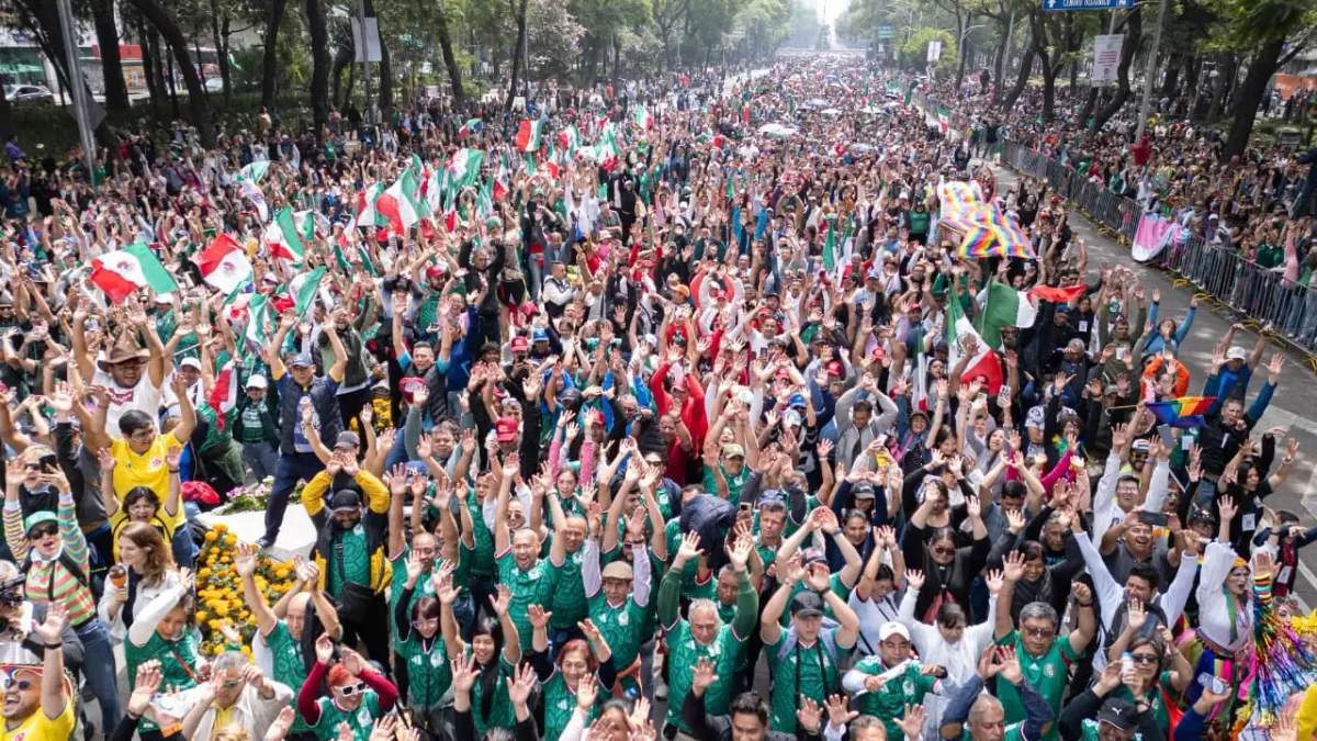 Busca CDMX récord Guinness con masiva ola humana en Paseo de la Reforma