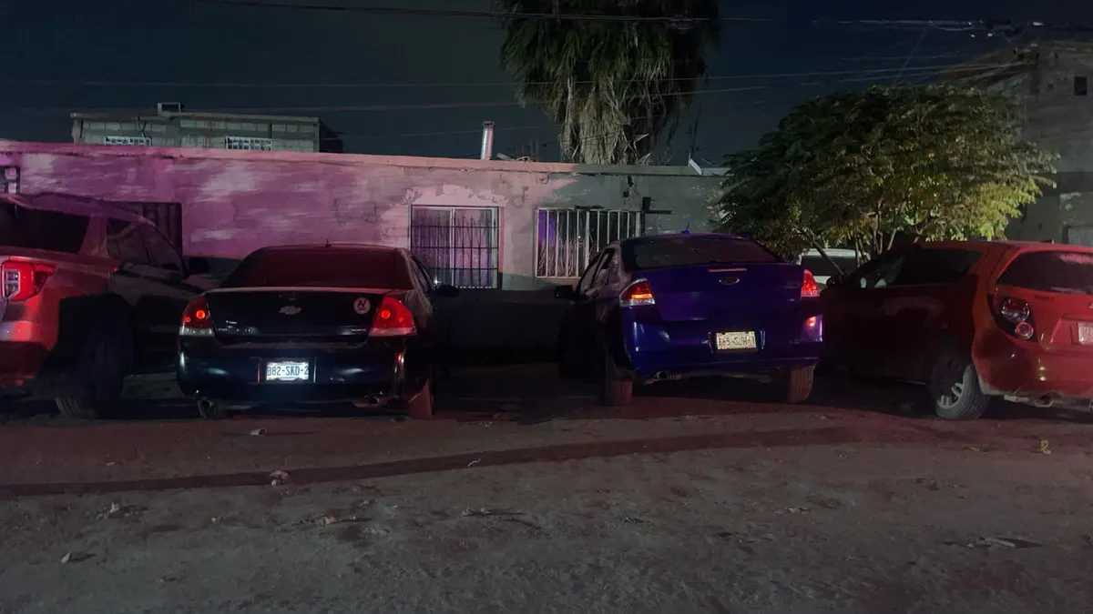 Balacera deja dos carros con impactos en la Carlos Castillo Peraza