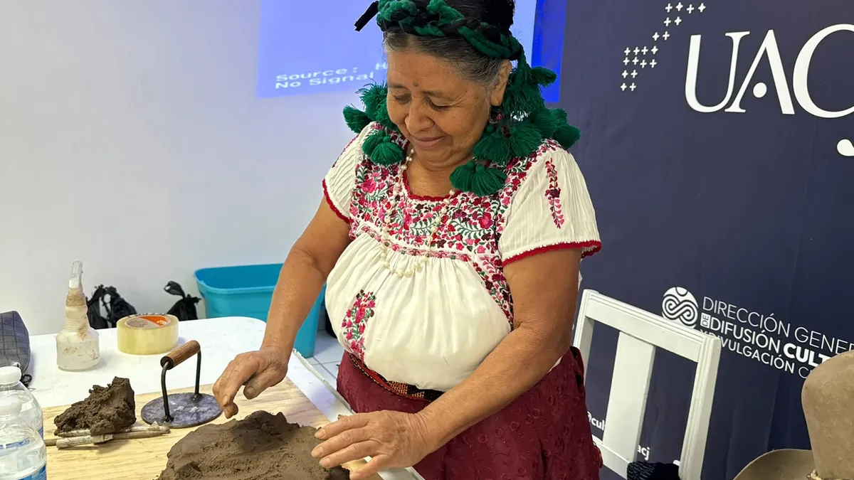 Llega 'El Señor de las Sirenas' a Juárez para compartir su arte en barro