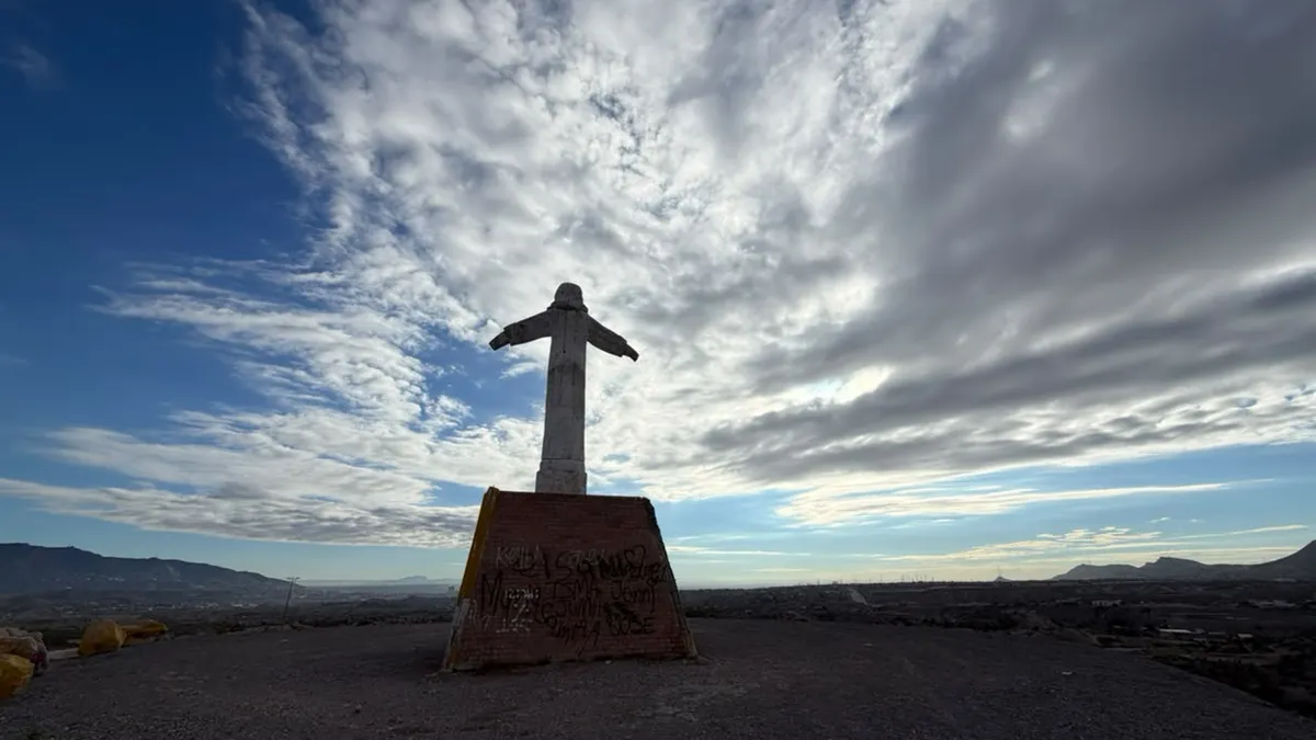 Cristo de Curiel: el guardián que marca la frontera entre la ciudad y el desierto