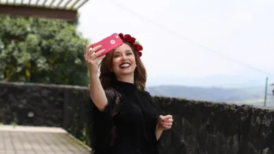 Advierte EU a influencers: no podrán monetizar con visa de turista