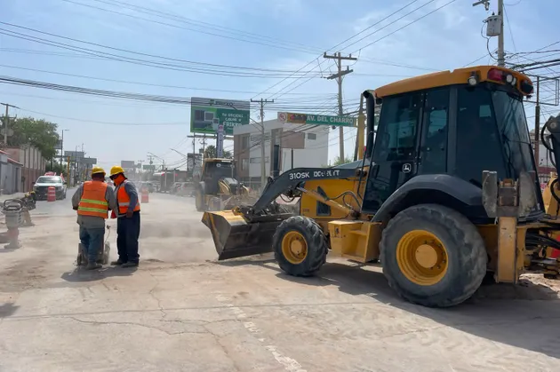 Reparan socavón en avenida De la Raza; prevén reabrir hoy la circulación