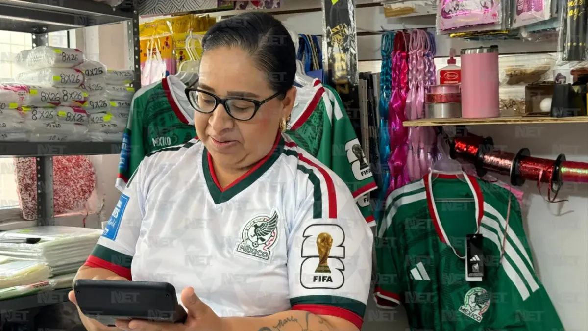 Compran aficionados jerseys y botanas antes del debut de México en el Mundial
