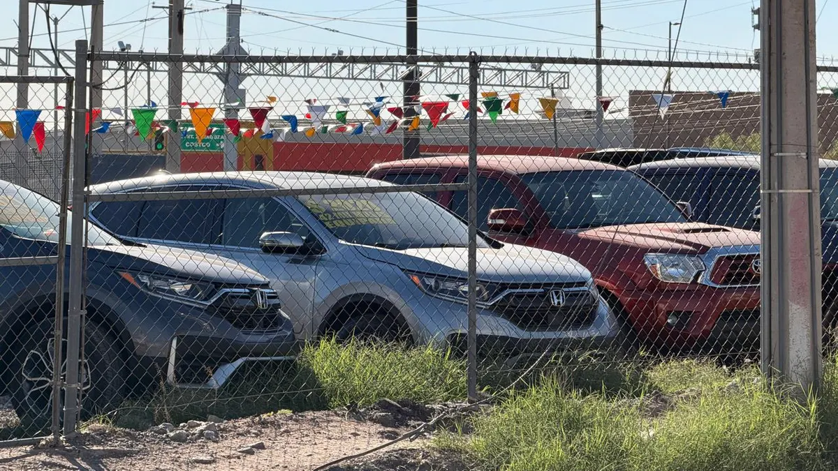 Detienen a hombre que intentó llevarse auto gratis por 'mandato divino' en Juárez