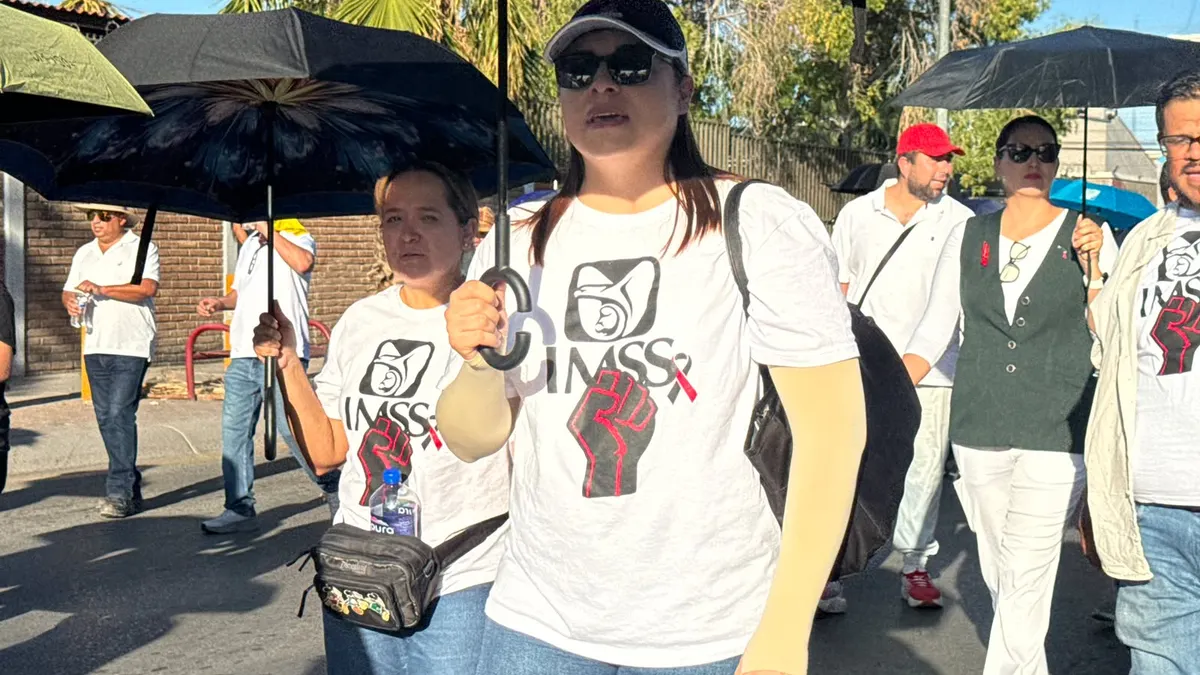 Trabajadores del IMSS rechazan aumento salarial y salen a las calles en Juárez