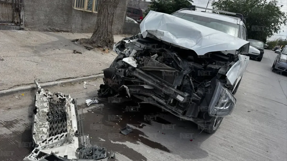 Choca camioneta Hyundai contra Hummer y atropella a vecino en Los Aztecas