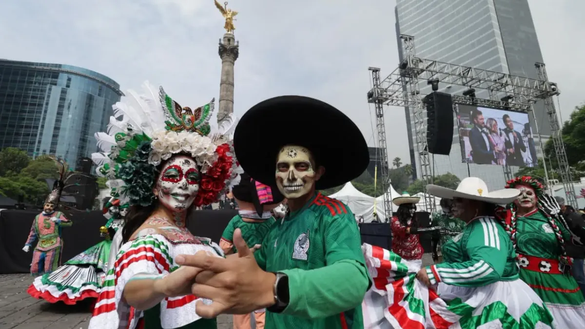 Busca CDMX récord Guinness con masiva ola humana en Paseo de la Reforma