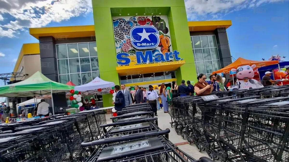 Recibe S-Mart Paseo Esmeralda a sus primeros clientes
