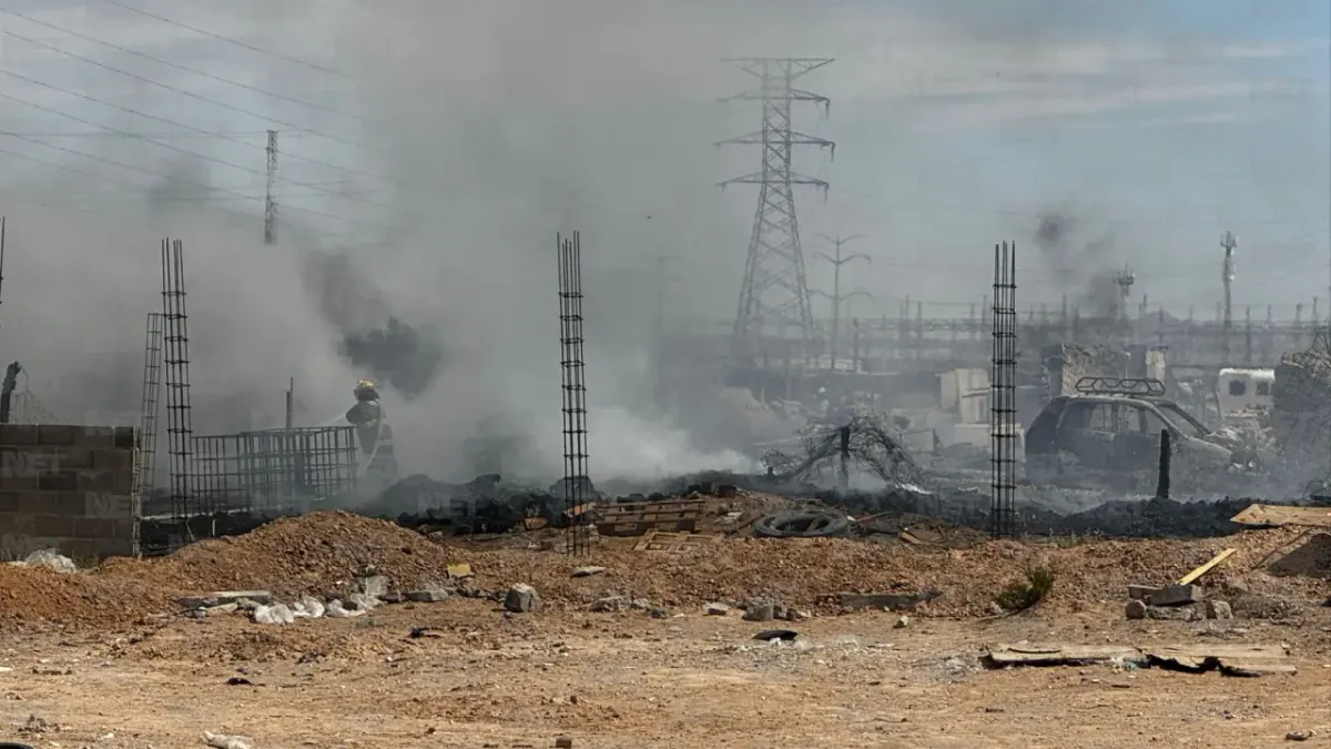 Fuerte incendio destruye cinco viviendas y dos vehículos en Valle Dorado II