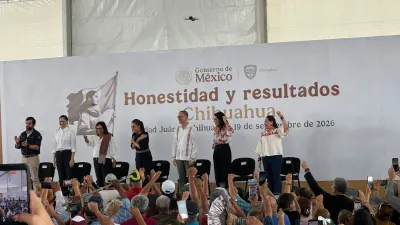 Celebran adultos mayores informe de Sheinbaum en Plaza de la Mexicanidad