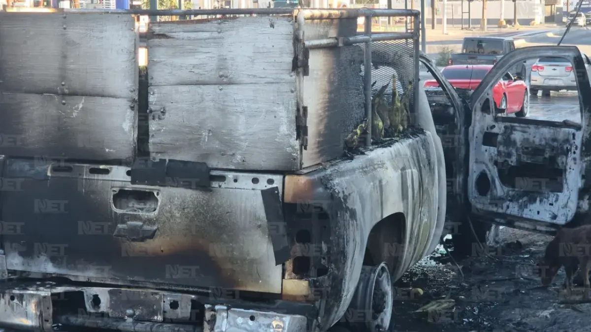 Se incendia pickup cargada de elotes en la colonia Azteca