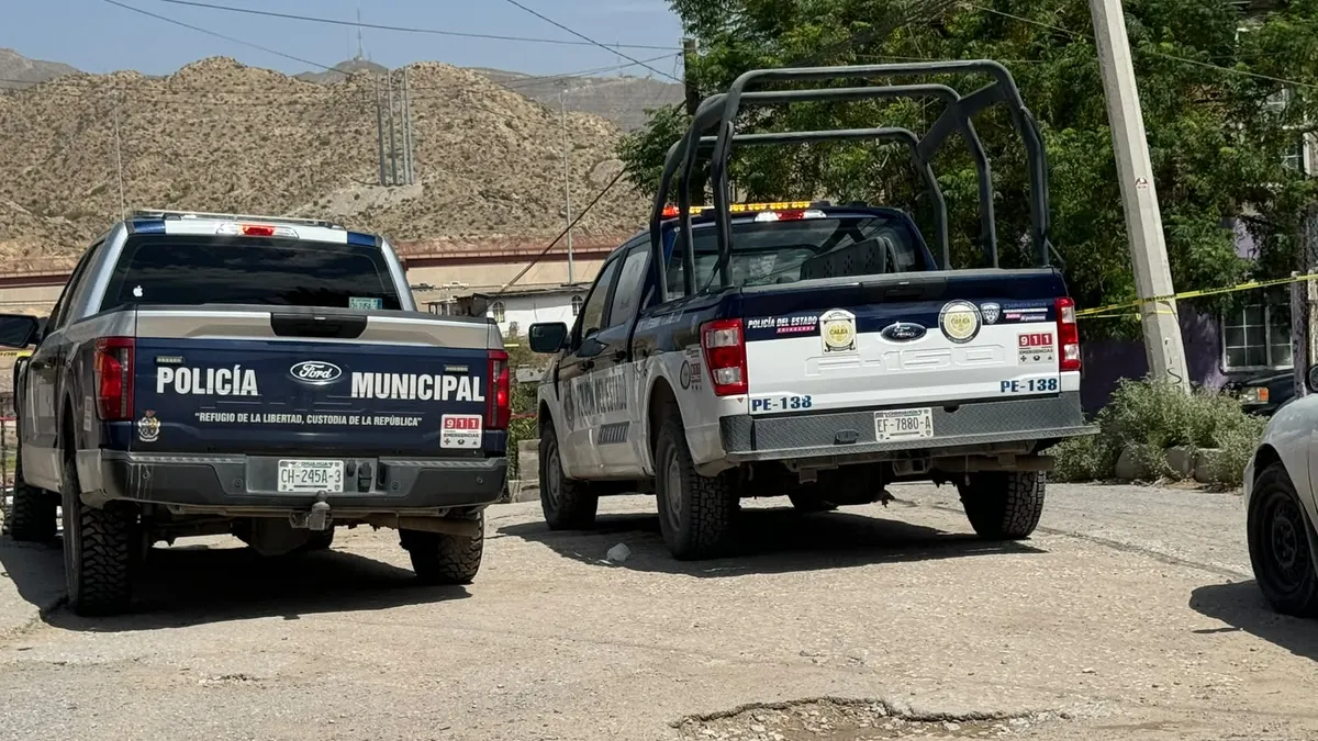 Asesinan a hombre dentro de auto en colonia Franja del Río