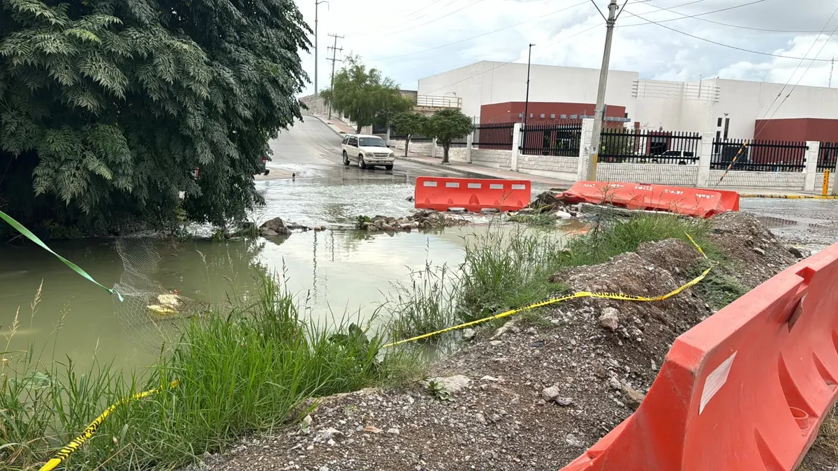 Lluvias elevan nivel de presa y escurre hacia viviendas en colonia Revolución Mexicana