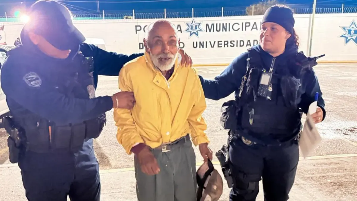 Rescata Policía Municipal a adulto mayor extraviado durante lluvias