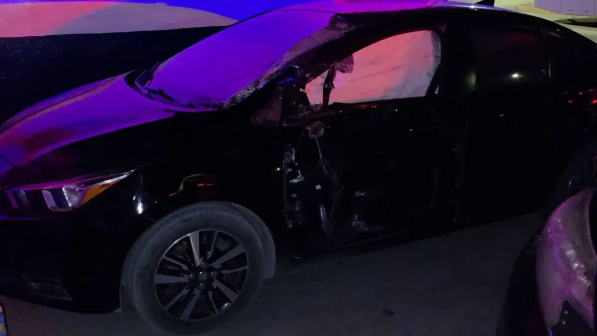 Choque entre Juárez Bus y auto deja mujer y niño lesionados en Zaragoza