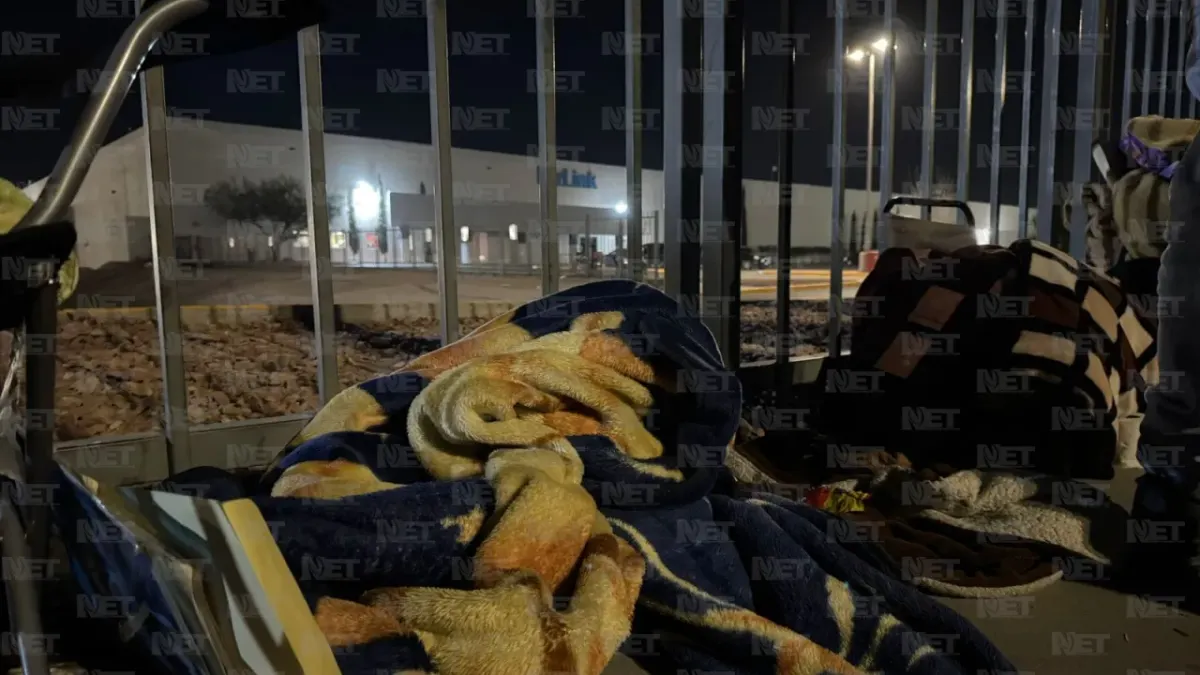 Acampan frente a maquiladora para contratación por la mañana
