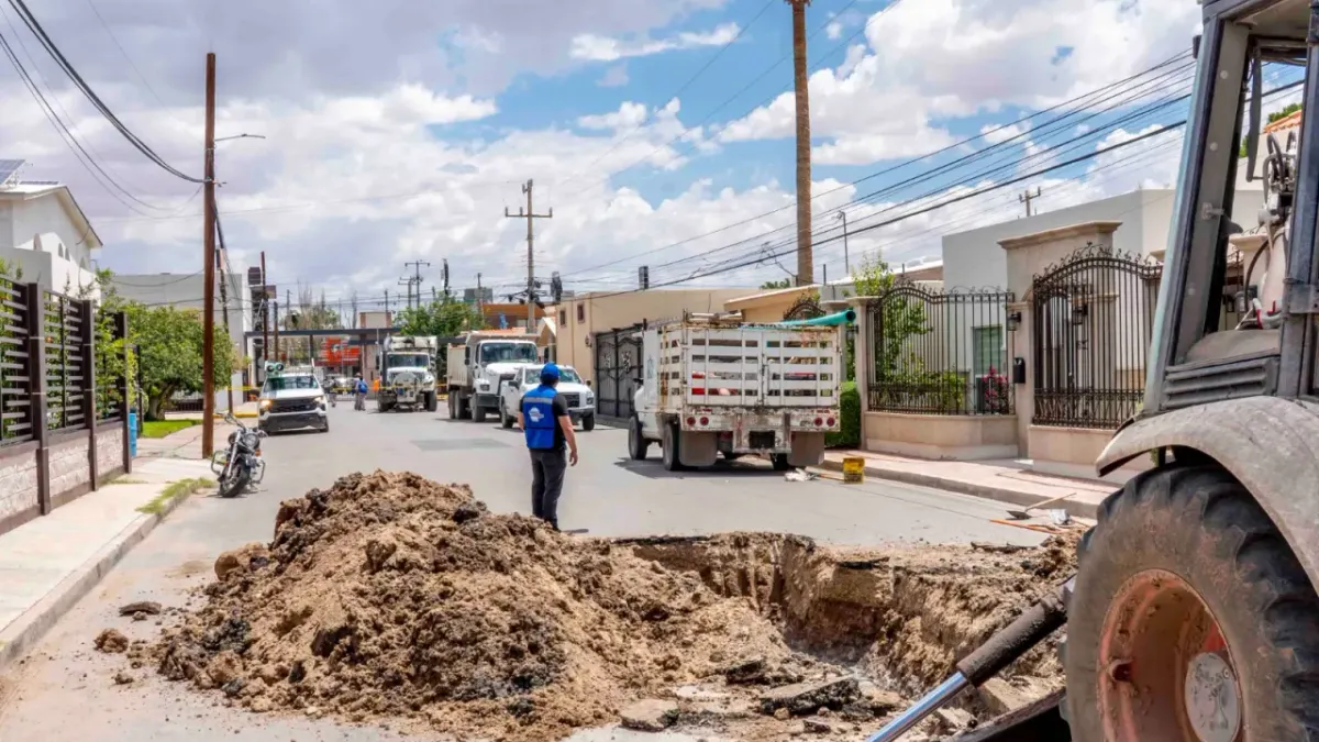 Reemplaza JMAS tubería colapsada en San Jerónimo tras hundimiento