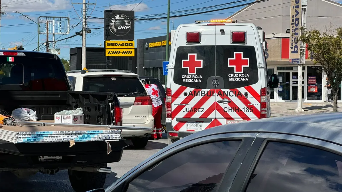 Choque entre Plutarco Elías Calles  y Paseo Triunfo deja a una mujer lesionada