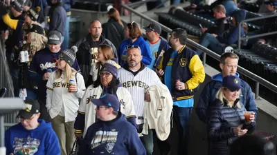 Celebran en calles de Milwaukee primer título de Serie Mundial de los Cerveceros