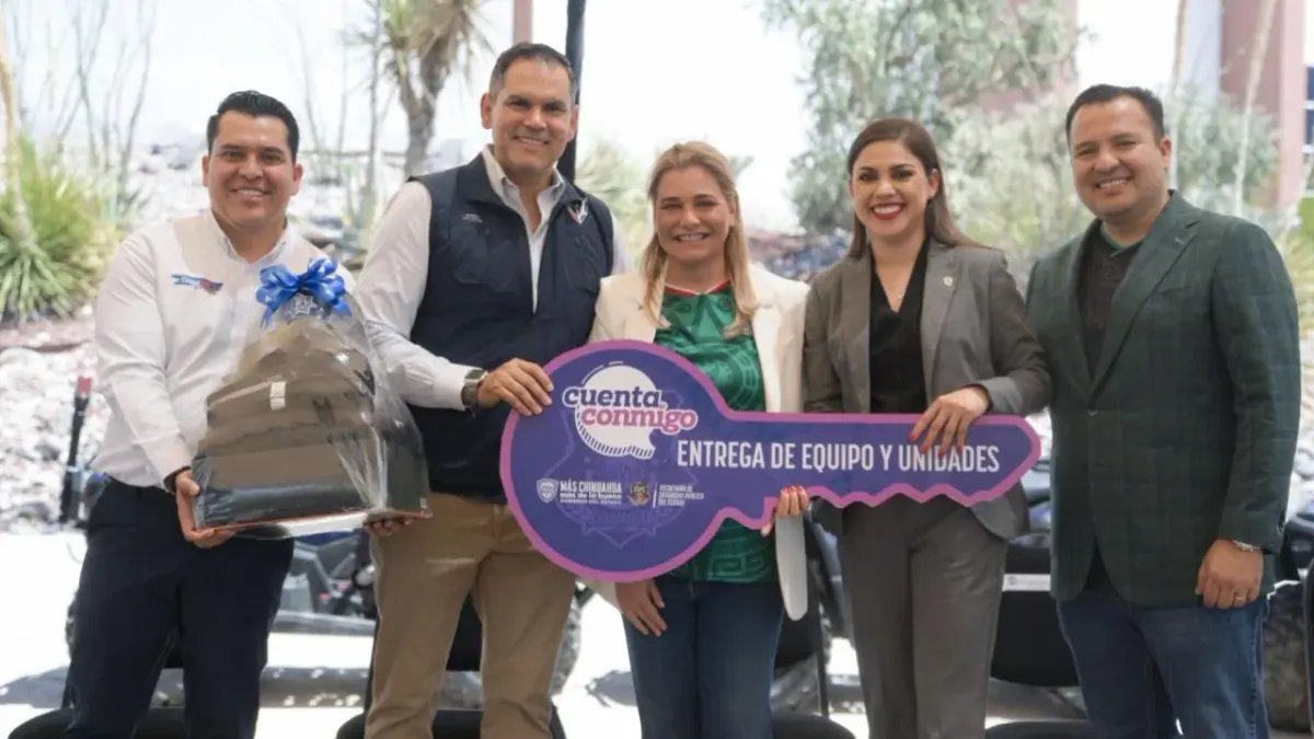 Entrega Maru Campos patrullas y equipo a policías de 13 municipios