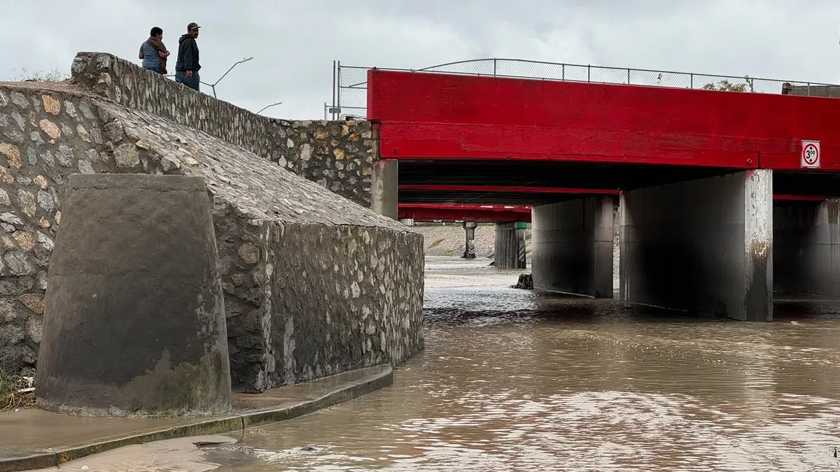 Cierran tramo del viaducto Mártires del 68 por acumulación de agua