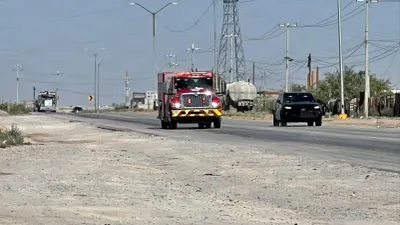Incendio de llantas cumple más de 24 horas activo en carretera a Casas Grandes