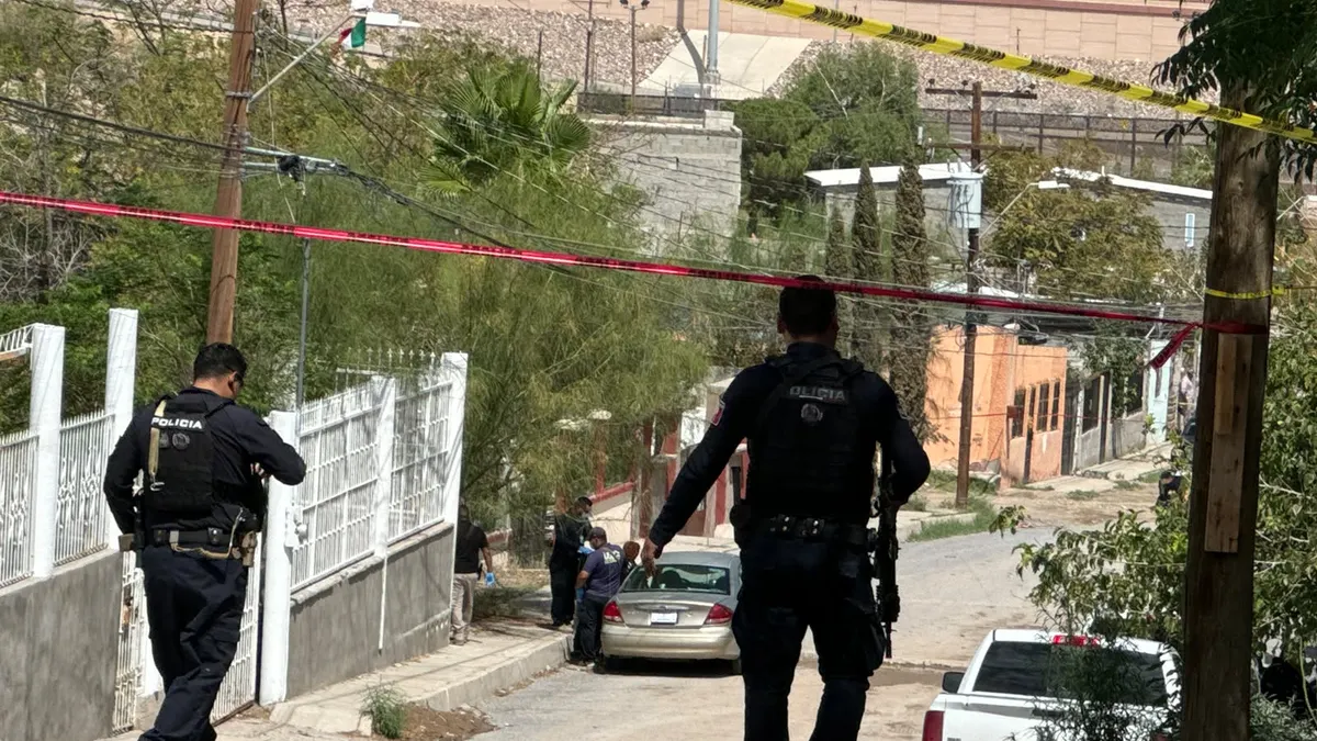 Asesinan a hombre dentro de auto en colonia Franja del Río