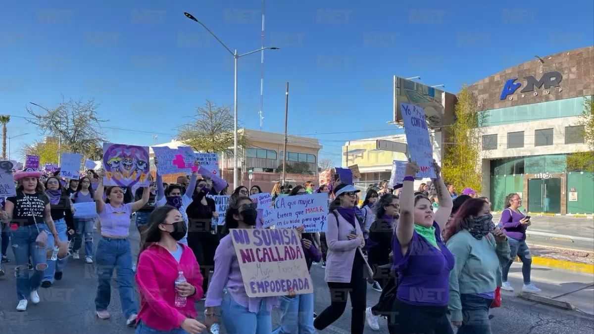 Marchan miles de mujeres en Chihuahua