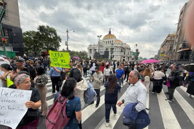 Comerciantes protestan por vallas en el Centro Histórico de la CDMX