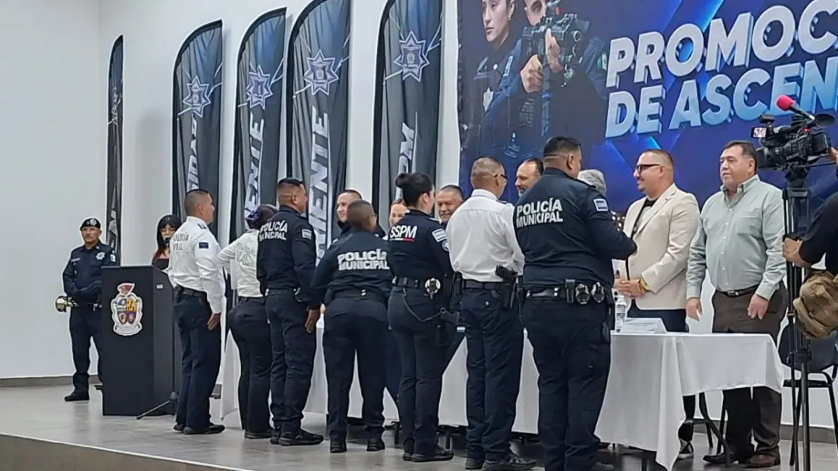 Entregan 65 ascensos a policías municipales en Ciudad Juárez
