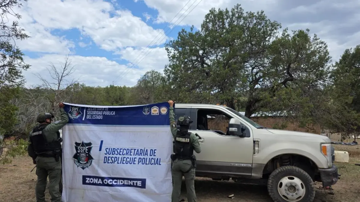 Aseguran dos camionetas robadas y equipo táctico en Chihuahua