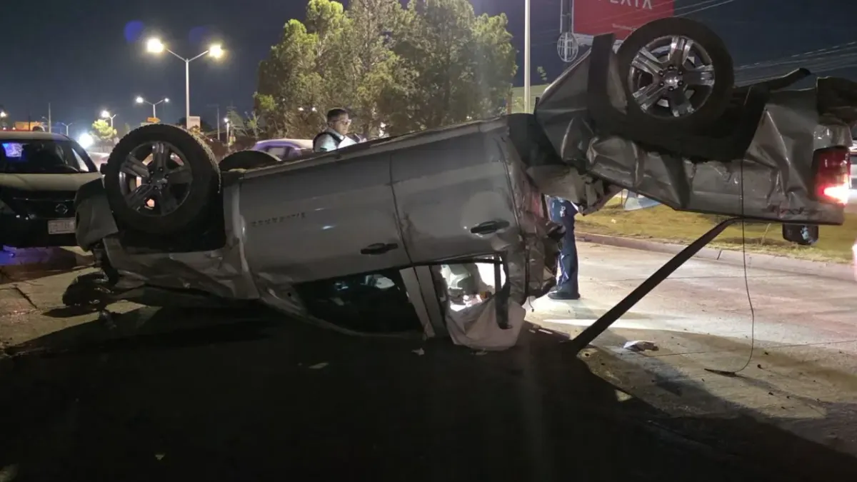 Volcadura en Ejército Nacional deja a una mujer lesionada de gravedad