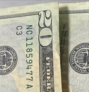 Dólar registra ligera alza este viernes en Ciudad Juárez