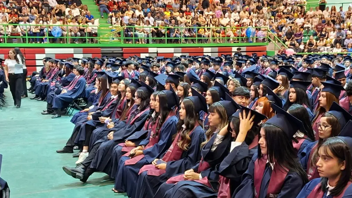 Se gradúan 820 estudiantes del CBTIS 114