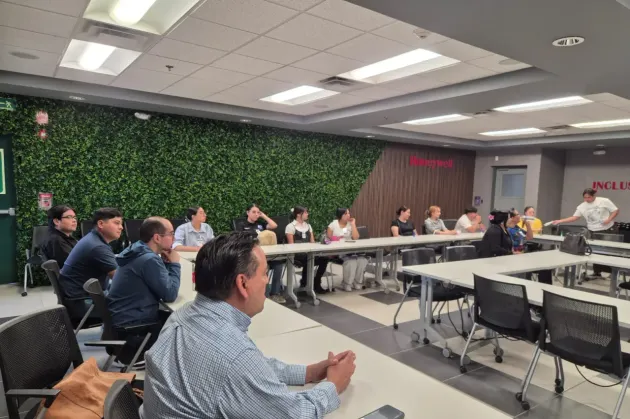 Universidad Index y UTCJ capacitan a 47 alumnos en automatización industrial