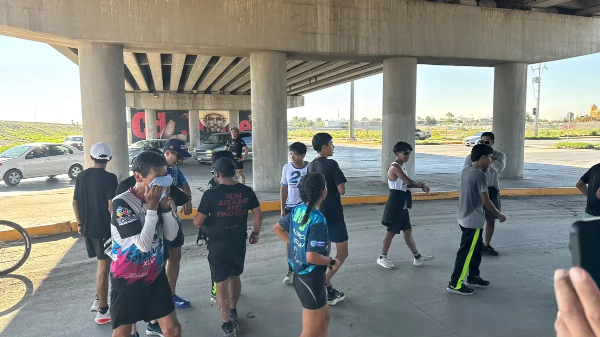 Corre Marco Bonilla 11 km con atletas de la UTCJ en el bordo del río Bravo