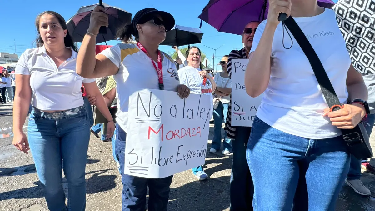 Protestan en Juárez empleados del IMSS por aumento salarial y pensiones